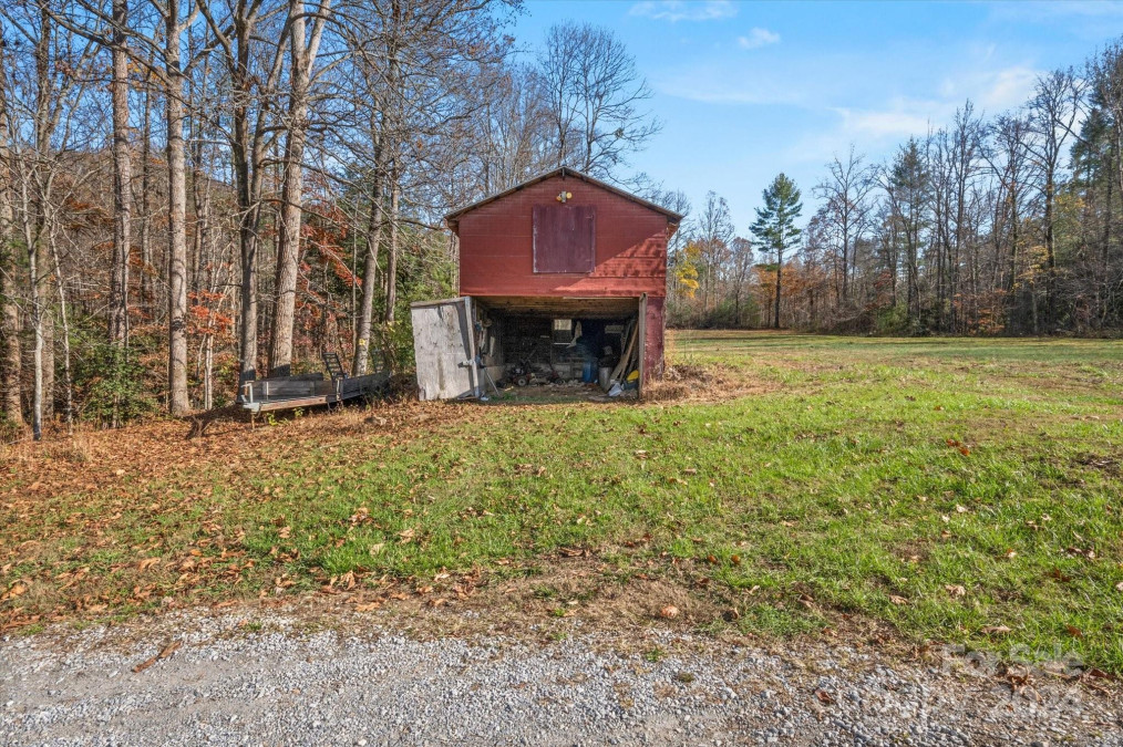 78 Old Linville Rd Marion, NC 28752