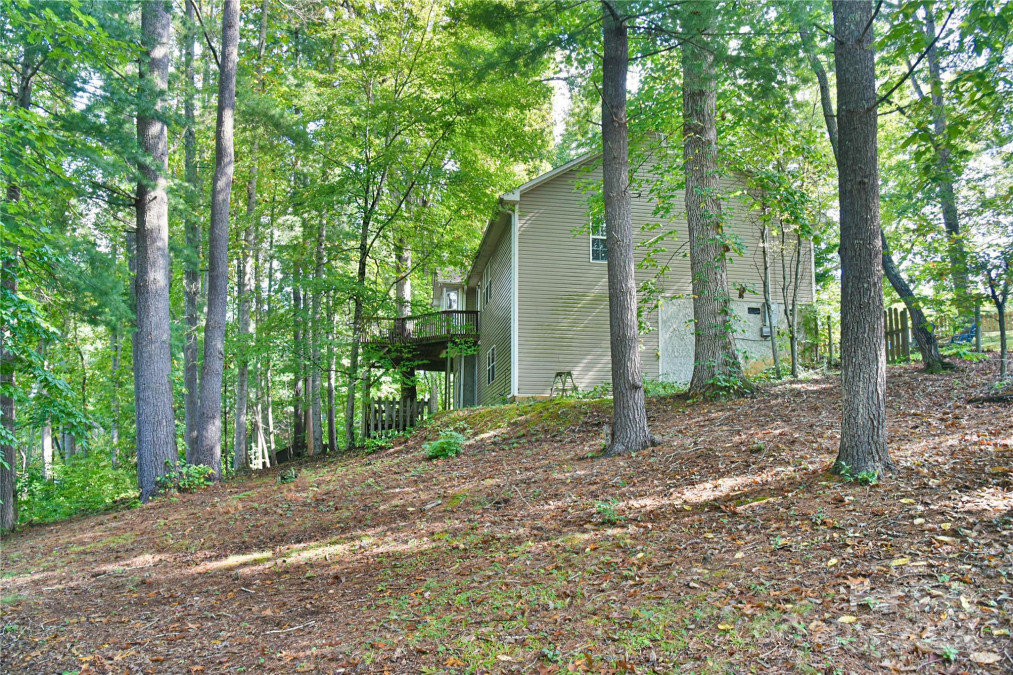 7 Oakwood Dr Weaverville, NC 28787