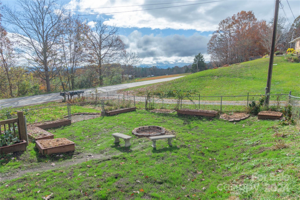 1235 Jupiter Rd Weaverville, NC 28787