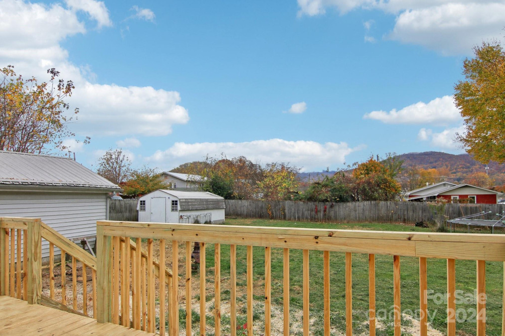 650 Camelot Dr Waynesville, NC 28786