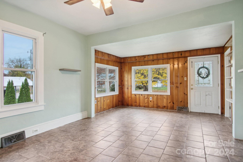 650 Camelot Dr Waynesville, NC 28786