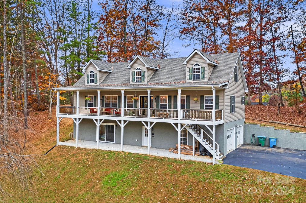 427 Spring Hollow Dr Weaverville, NC 28787