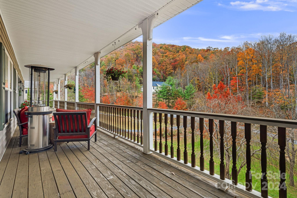 427 Spring Hollow Dr Weaverville, NC 28787