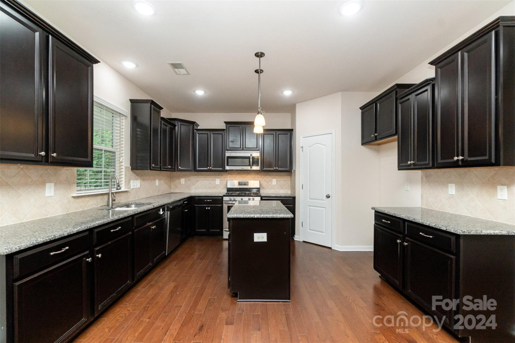 10365 Hillsborough St Huntersville, NC 28078