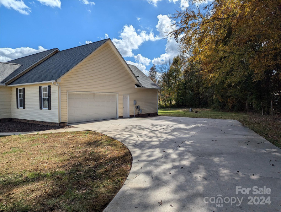 1095 Lucky Ln Salisbury, NC 28146