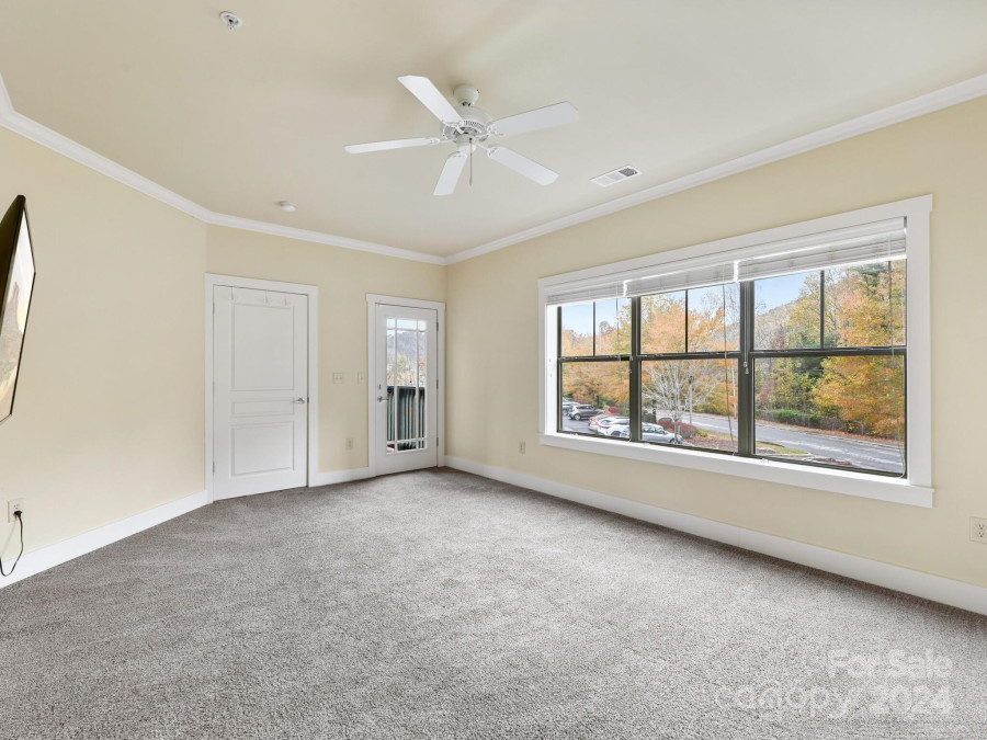 9 Kenilworth Knoll Asheville, NC 28805