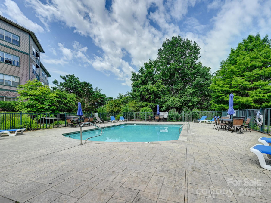 9 Kenilworth Knoll Asheville, NC 28805