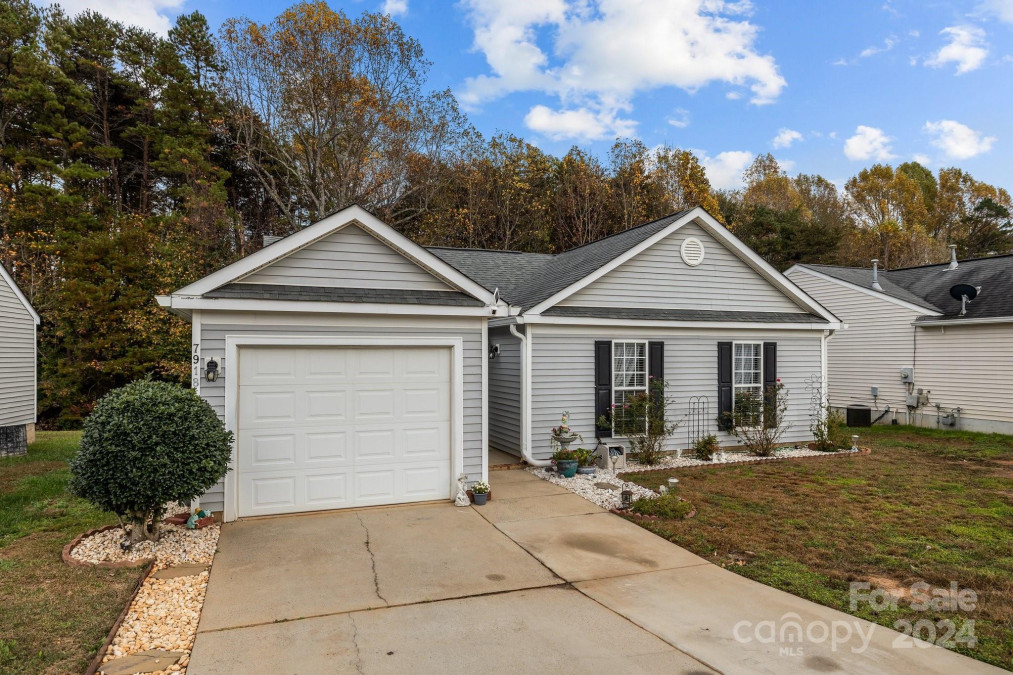 7918 Travers Run Dr Charlotte, NC 28215