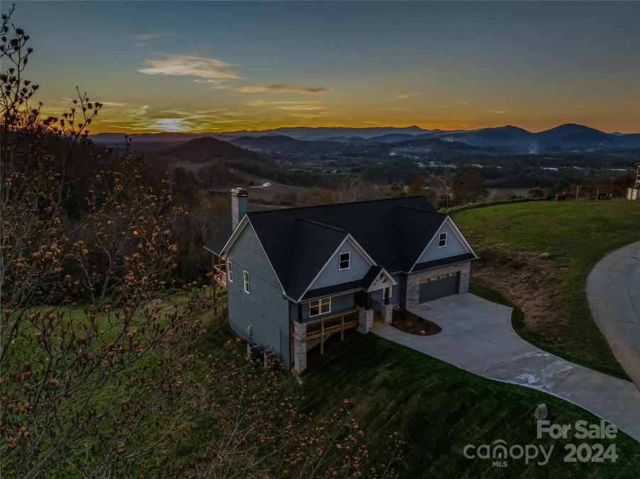 53 Mckinley Dr Hendersonville, NC 28792