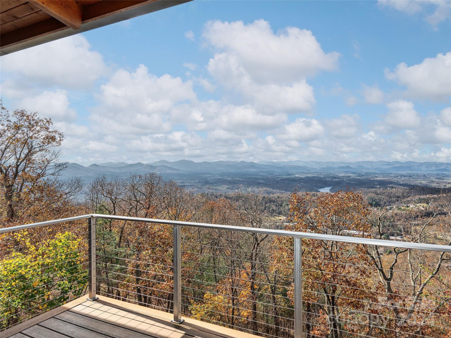 90 Summit Tower Cir Asheville, NC 28804