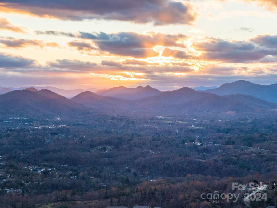 90 Summit Tower Cir Asheville, NC 28804