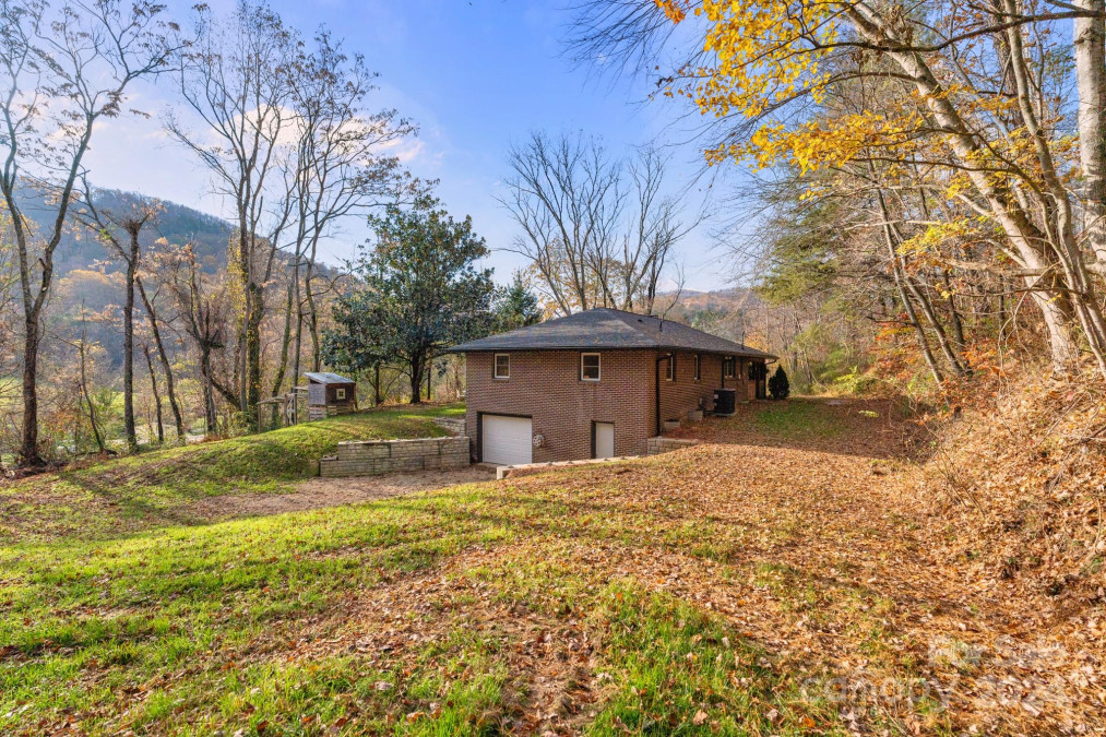 1521 Terrys Gap Rd Hendersonville, NC 28792