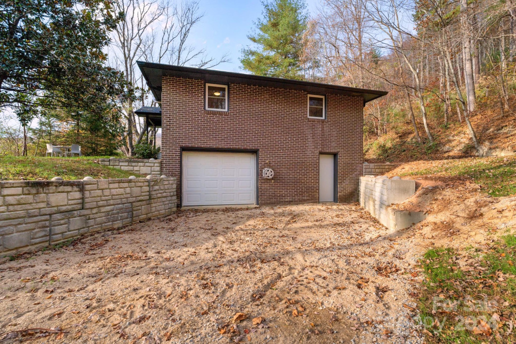 1521 Terrys Gap Rd Hendersonville, NC 28792