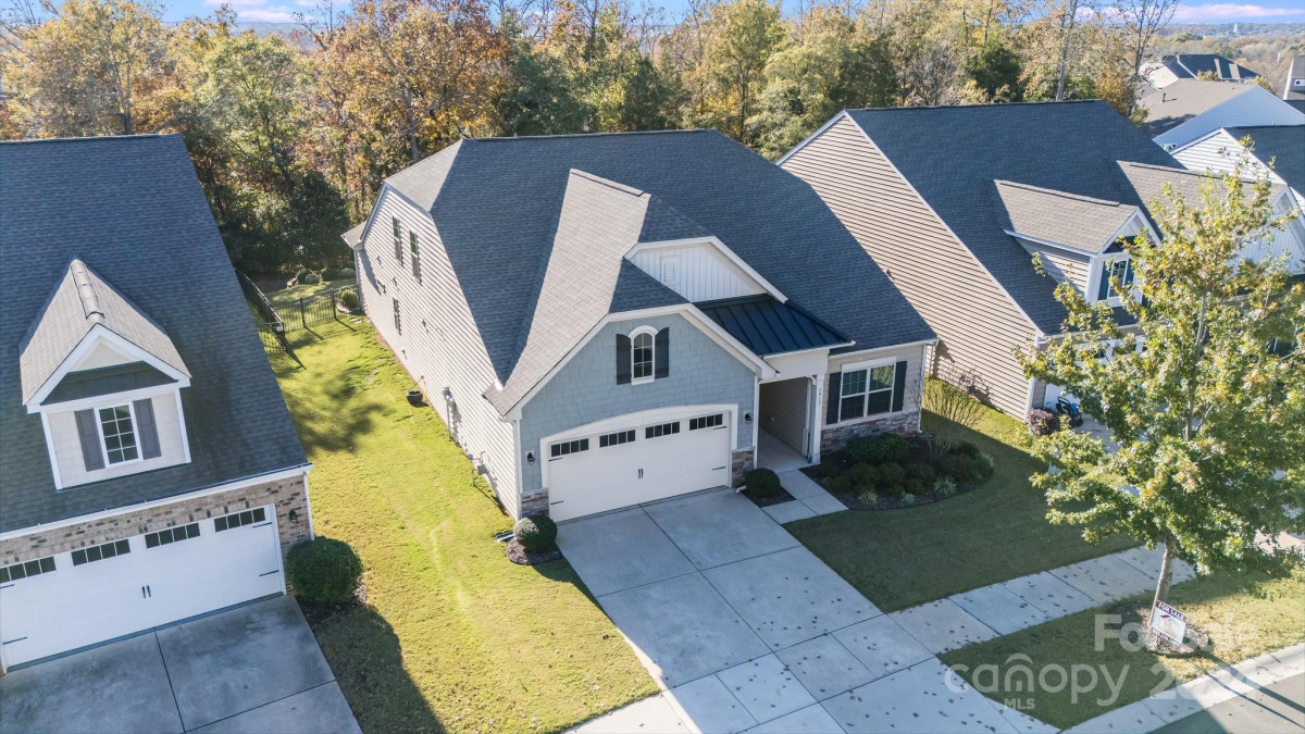 1917 Sapphire Meadow Dr Fort Mill, SC 29715