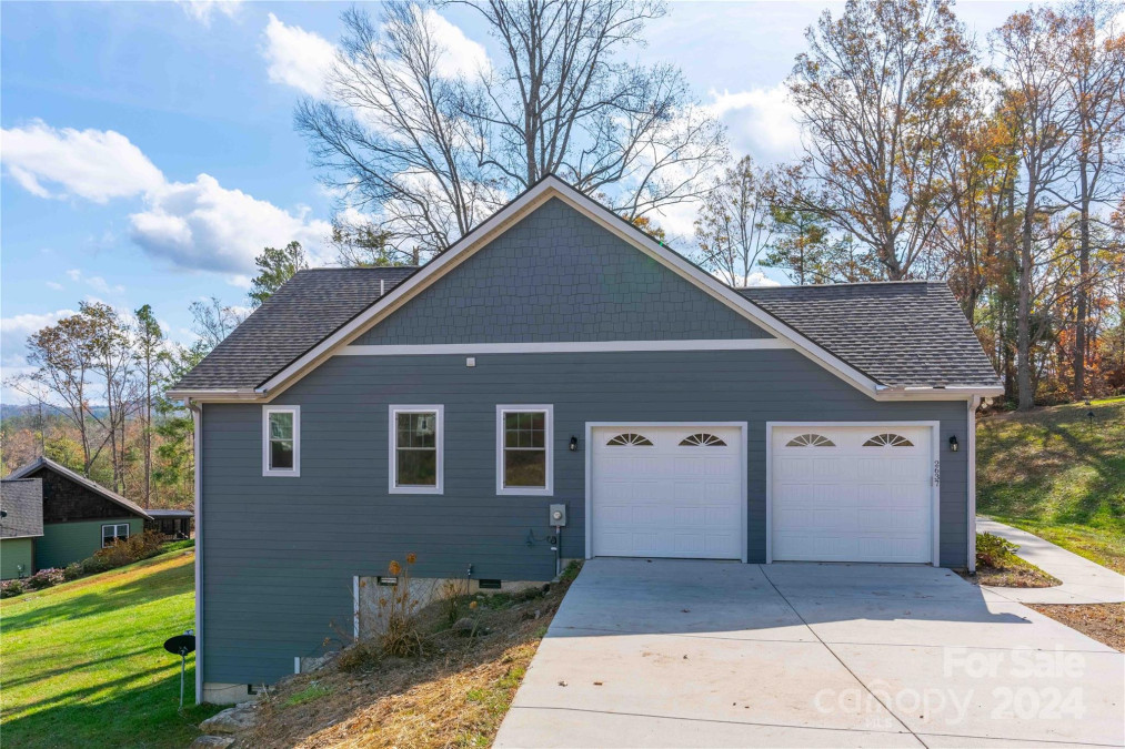 2637 Bowden Ln Hendersonville, NC 28792