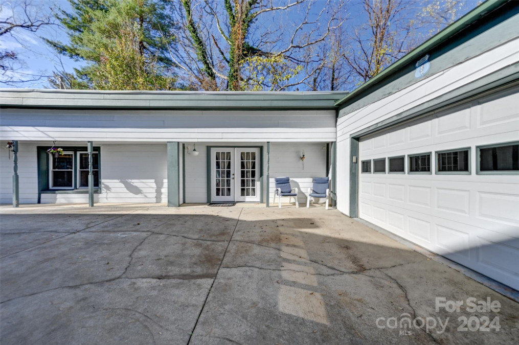 66 and 68 Lamplighter Ln East Flat Rock, NC 28726