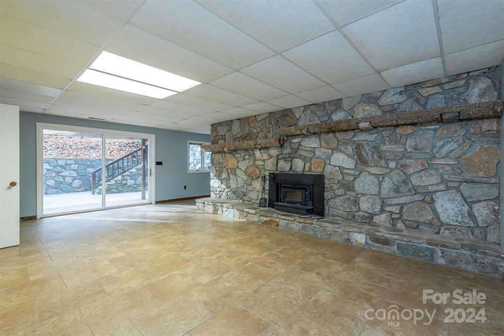 360 Hunt Estates Dr Waynesville, NC 28786