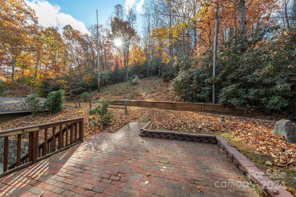 360 Hunt Estates Dr Waynesville, NC 28786