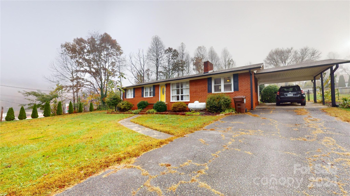 71 Peachtree St Marion, NC 28752