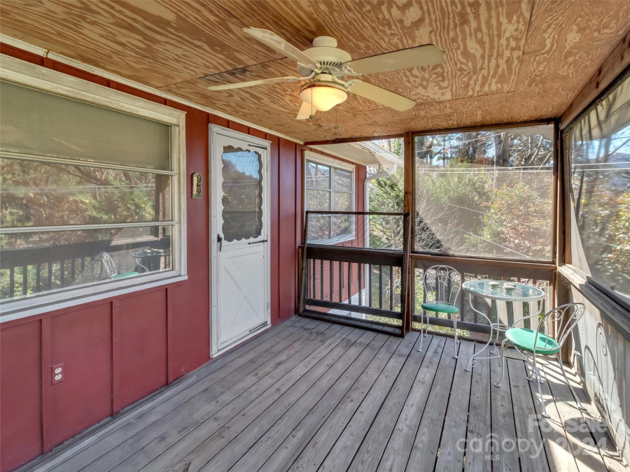 99 White Dogwood Ln Lake Junaluska, NC 28745