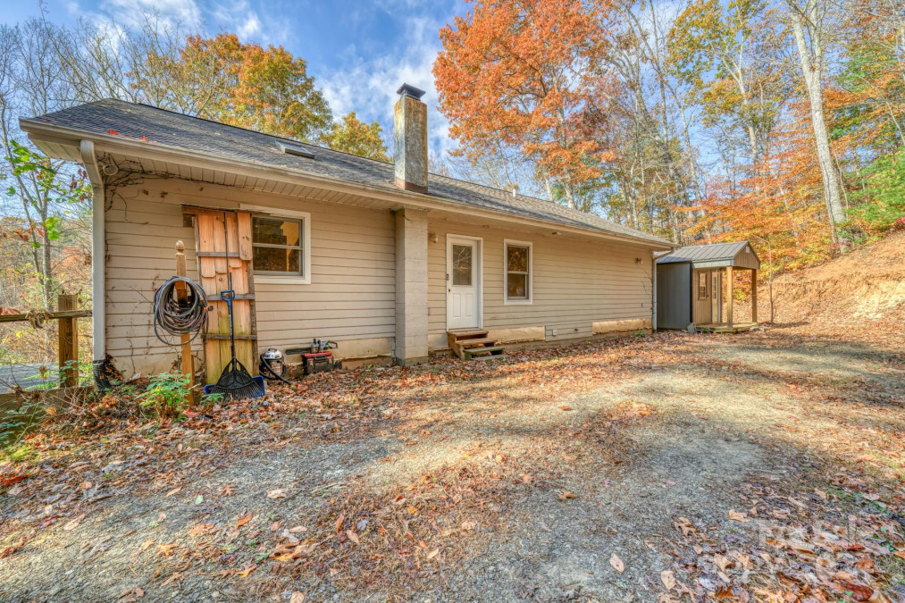 534 Parson Branch Rd Green Mountain, NC 28740