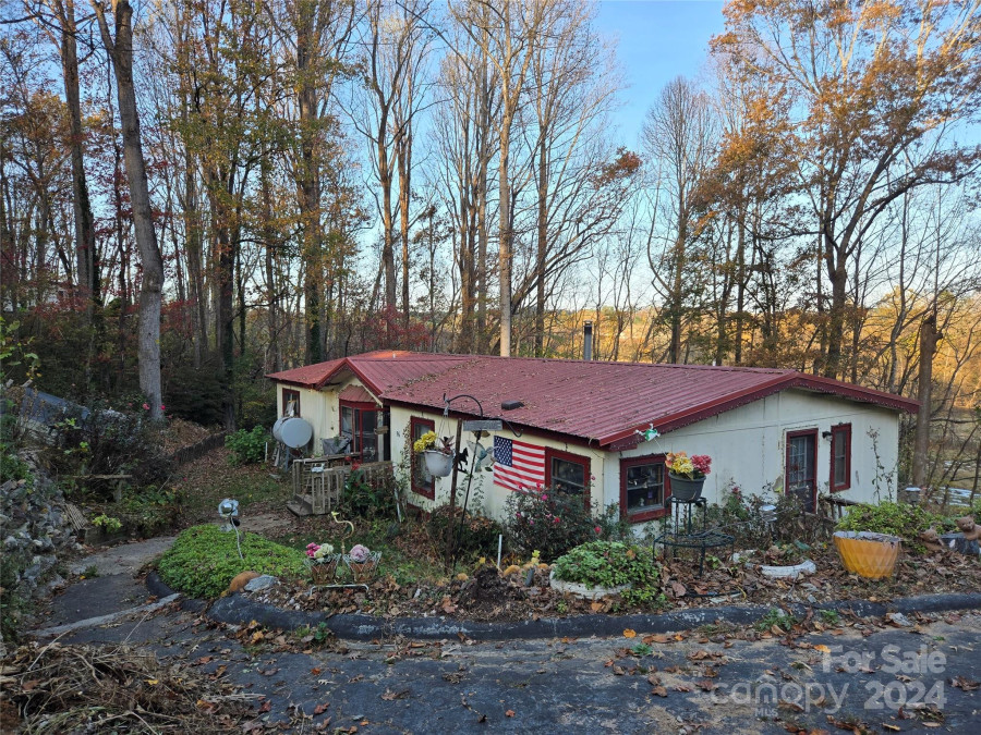 56 Woodscape Dr Mills River, NC 28759