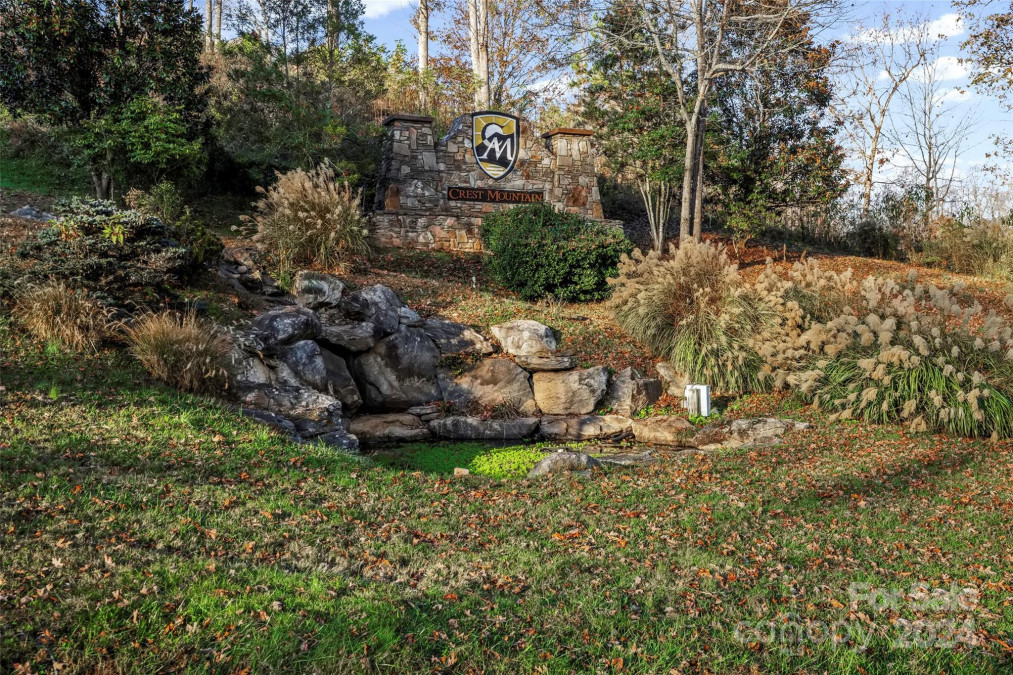 4 Chimney Crest Dr Asheville, NC 28806