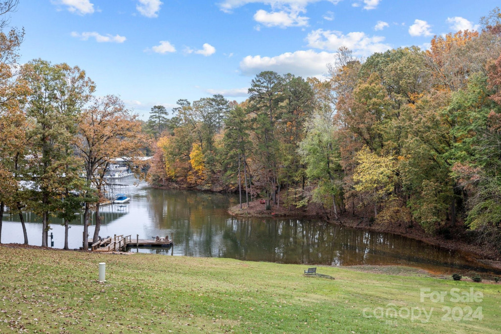 55 Ridgeport Rd Lake Wylie, SC 29710