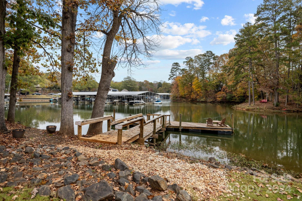 55 Ridgeport Rd Lake Wylie, SC 29710