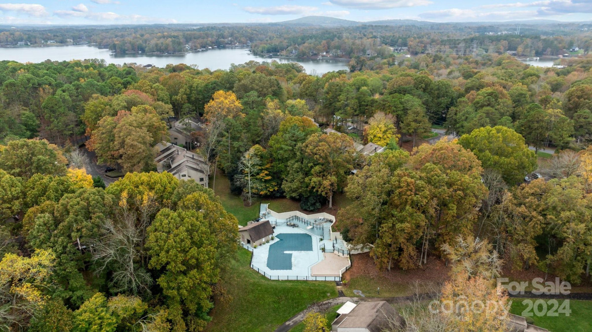 55 Ridgeport Rd Lake Wylie, SC 29710