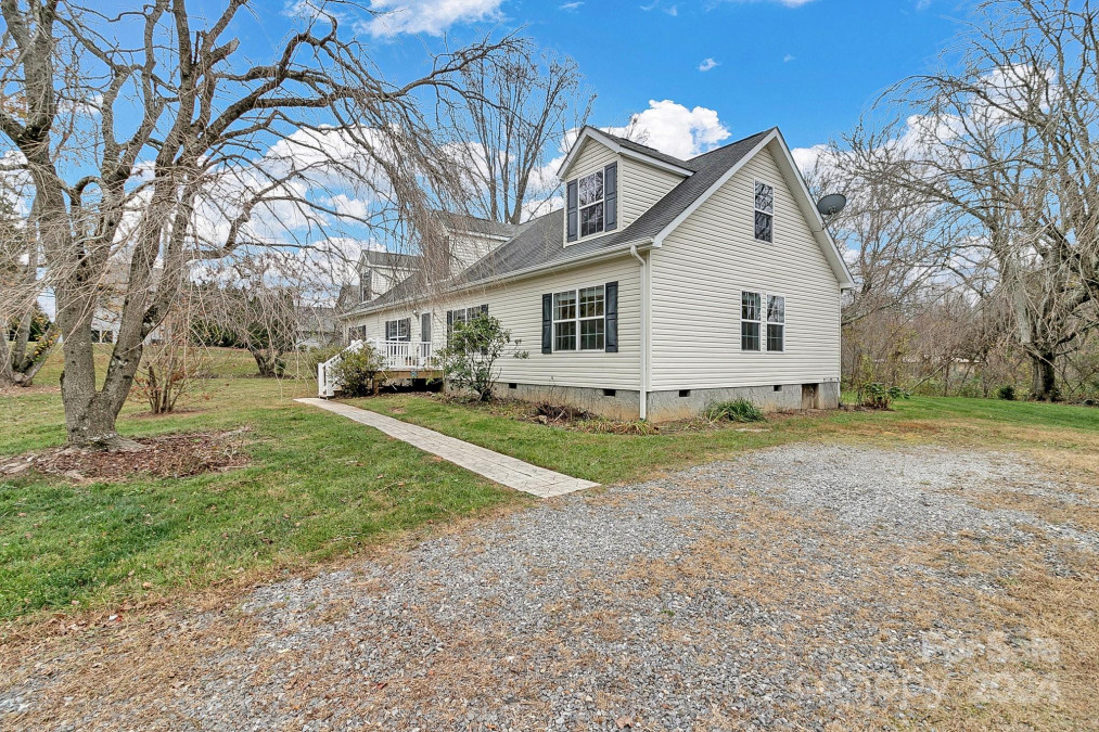 88 Salem Rd Weaverville, NC 28787