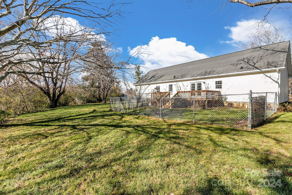 88 Salem Rd Weaverville, NC 28787