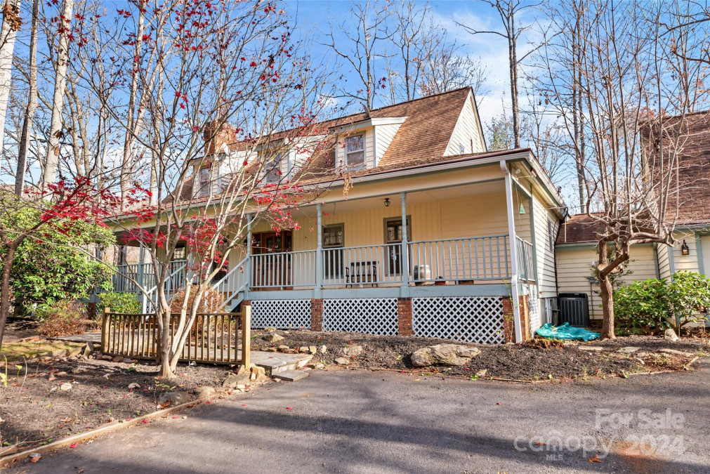 8 Indian Ridge Rd Asheville, NC 28803