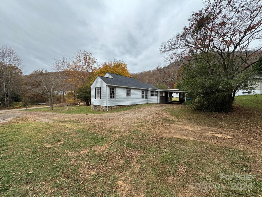 236 Northwest Ave Swannanoa, NC 28778