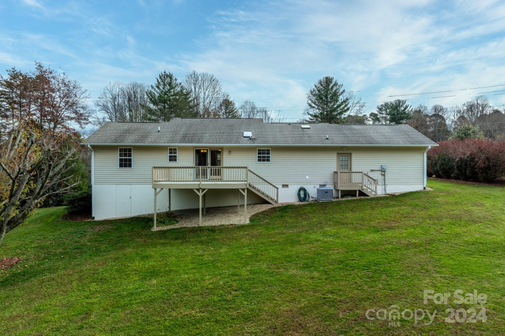 4088 Turnpike Rd Horse Shoe, NC 28742