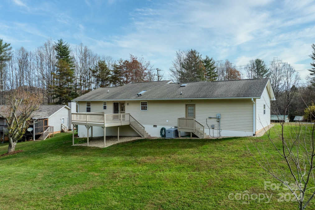 4088 Turnpike Rd Horse Shoe, NC 28742