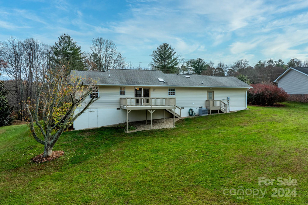 4088 Turnpike Rd Horse Shoe, NC 28742