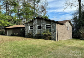 609 Pineland Rd Hendersonville, NC 28792