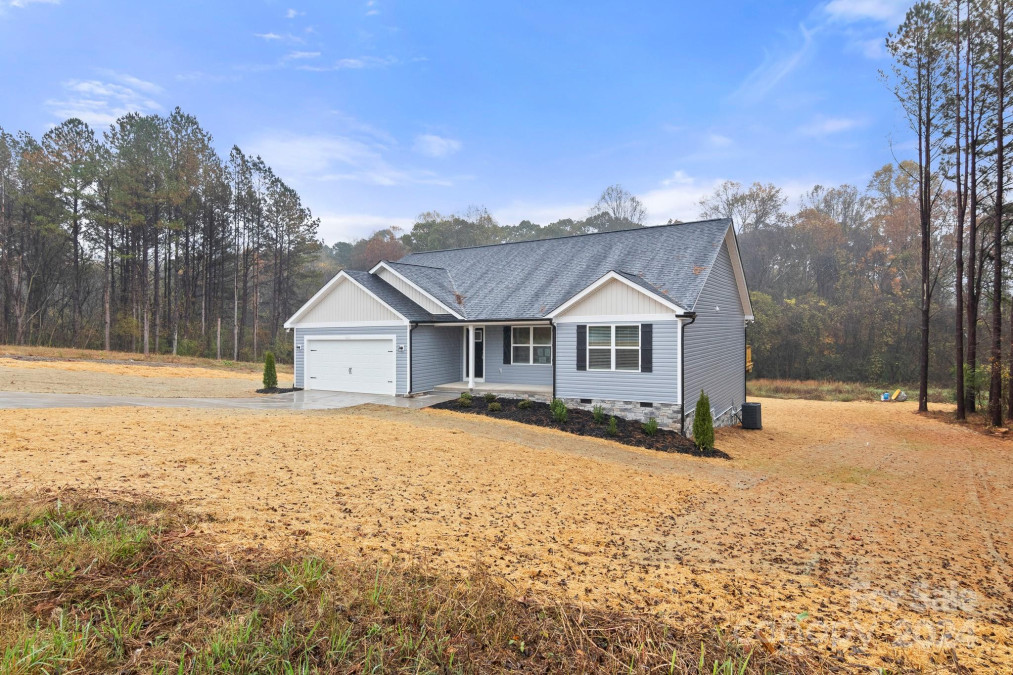 2412 Mintew Cir Lincolnton, NC 28092