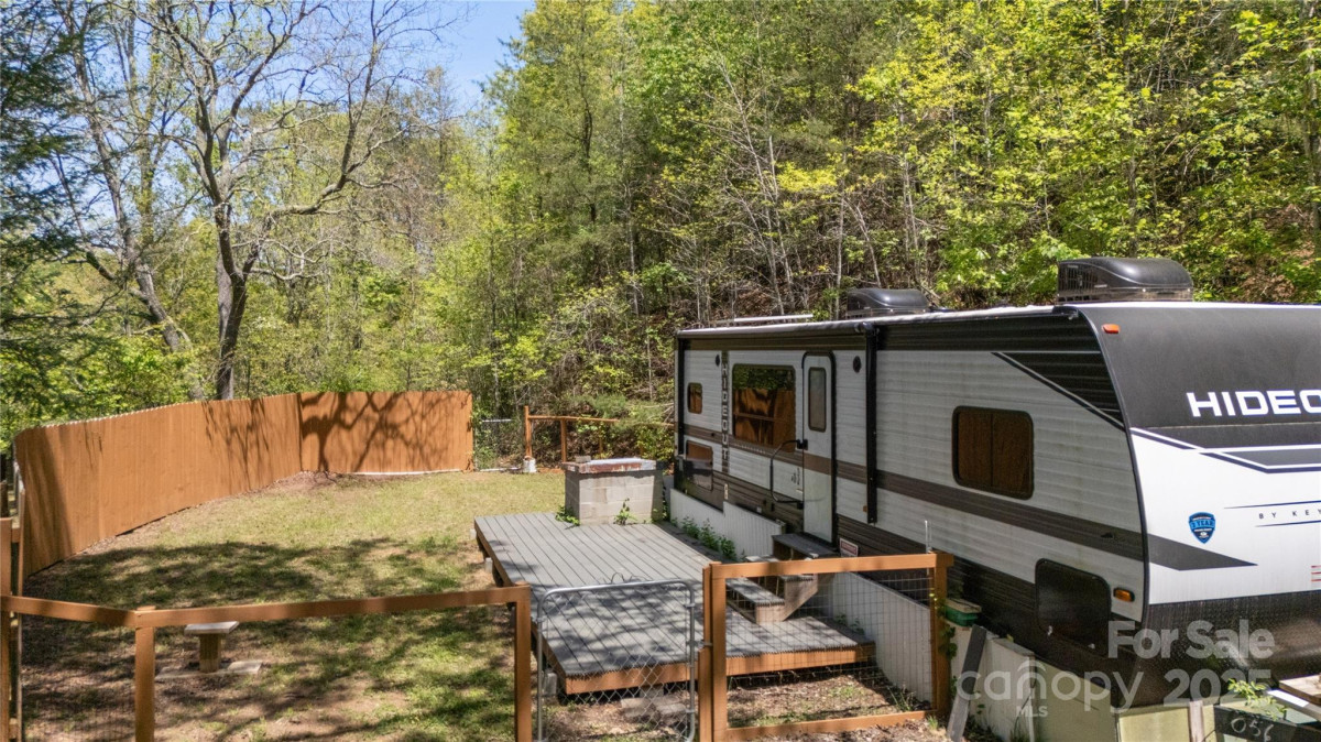 89 Flynn Branch Rd Asheville, NC 28804