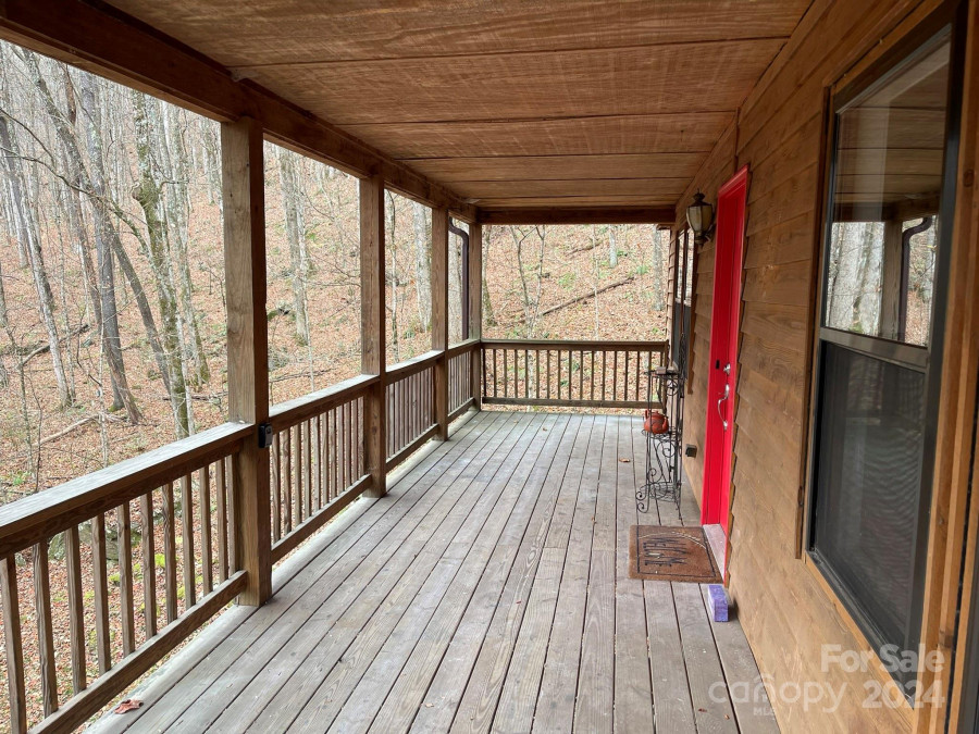 579 Apple Creek Rd Waynesville, NC 28786