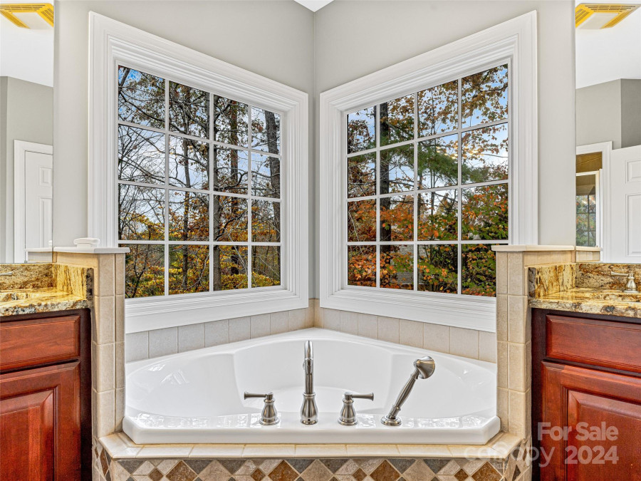 657 Wickhams Fancy Dr Biltmore Lake, NC 28715