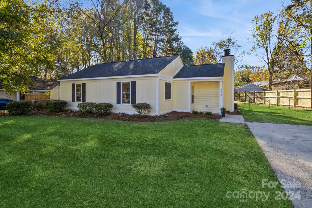 6010 Woodthrush Dr Charlotte, NC 28227