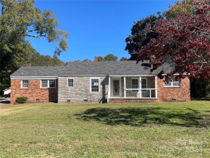 223 Chester Ave Great Falls, SC 29055