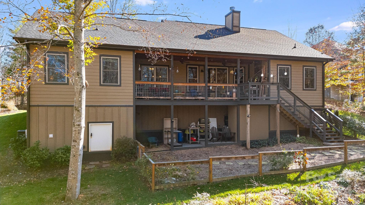 30 Nader Ave Weaverville, NC 28787