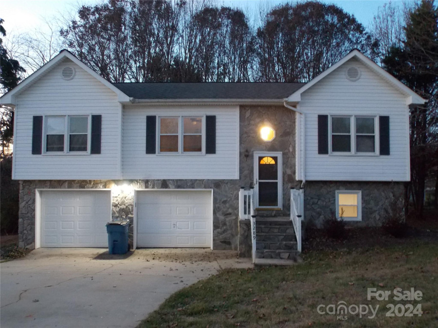 3289 Capital Ct Lenoir, NC 28645