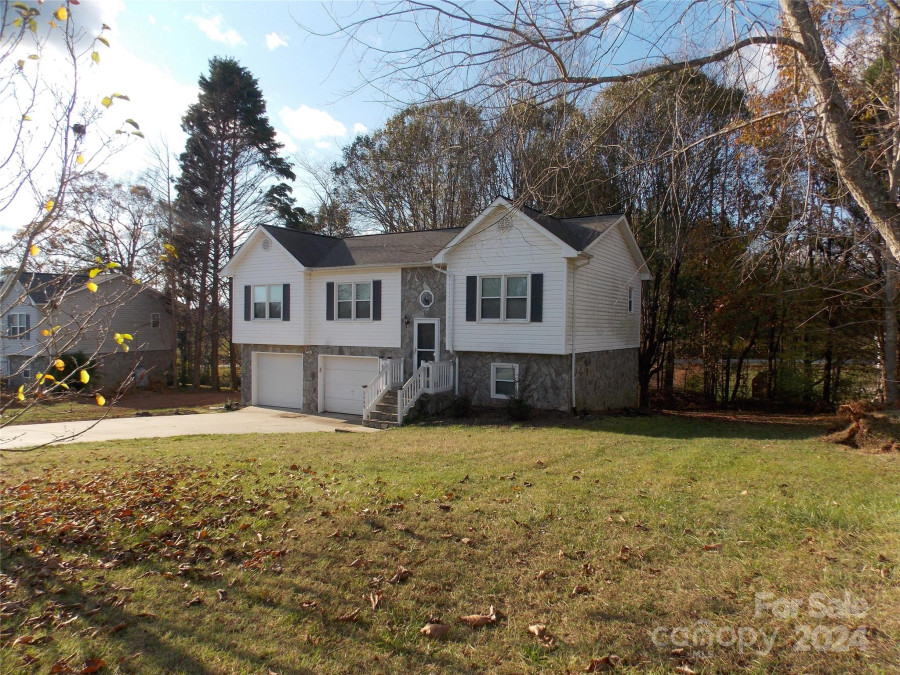 3289 Capital Ct Lenoir, NC 28645