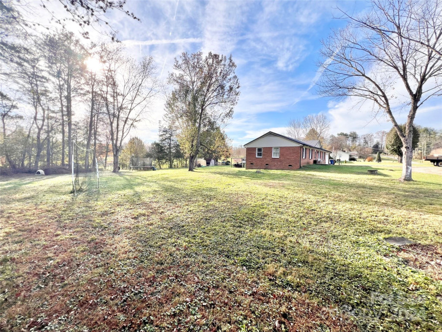 3359 Benfield Pl Lenoir, NC 28645