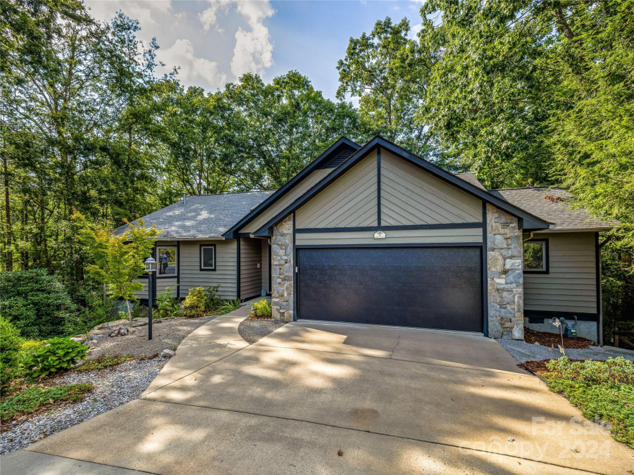 16 Josie Ln Asheville, NC 28804