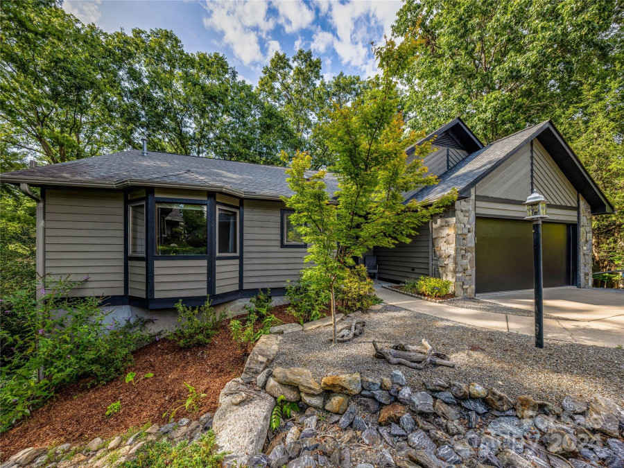 16 Josie Ln Asheville, NC 28804